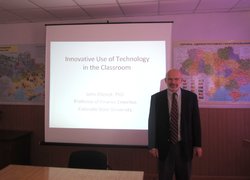 Professor of finance John Olienyk from Colorado State University visited our university